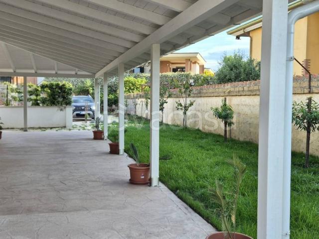 Villa Bifamiliare in affitto ad Anzio via Cesare Pavese, 37, arredato, giardino privato, posto auto TrovaCasa