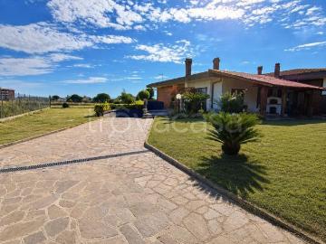 Villa Bifamiliare in affitto ad Aprilia via Arturo Toscanini, non arredato/vuoto, giardino privato, box TrovaCasa