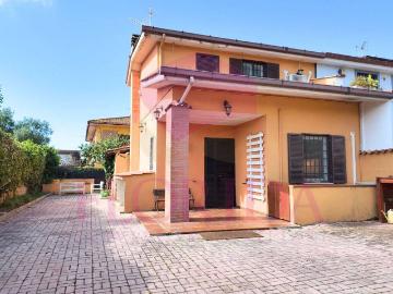 Villa Bifamiliare in affitto ad Ardea via Trapani, arredato, giardino privato, caminetto TrovaCasa