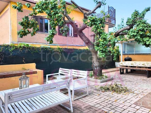 Villa Bifamiliare in affitto ad Ardea via Trapani, arredato, giardino privato, caminetto TrovaCasa