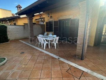 Villa Bifamiliare in affitto ad Ardea via dei Tulipani, 50C, arredato, giardino privato, zanzariere TrovaCasa