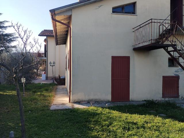 VILLA BIFAMILIARE IN AFFITTO