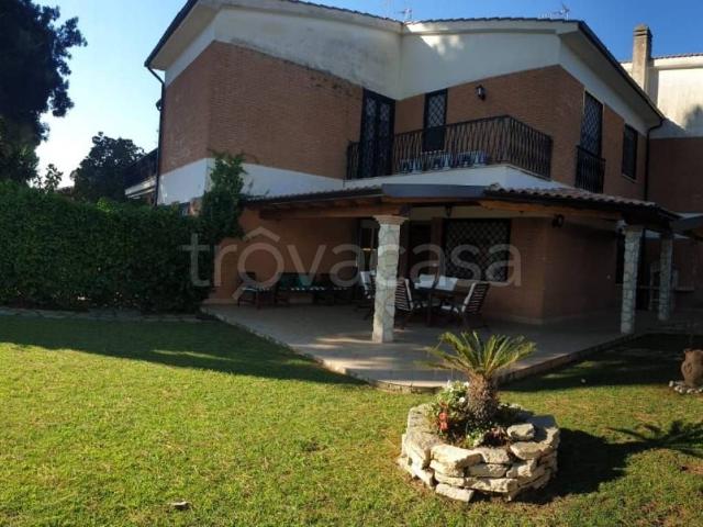 Villa Bifamiliare in in affitto da privato a Terracina l'Oasi, giardino privato, posto auto, da privato TrovaCasa
