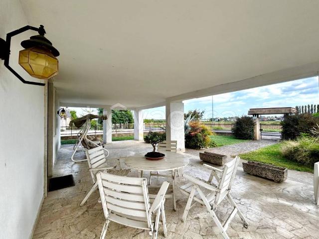 Villa Bifamiliare in in affitto da privato a Torri di Quartesolo, giardino privato, box, da privato TrovaCasa