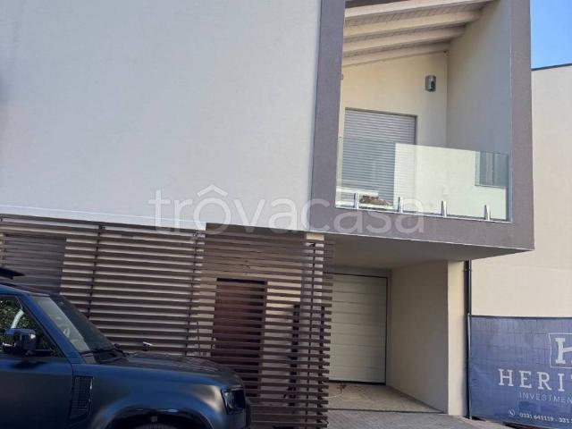 Villa Bifamiliare in in affitto da privato a Busto Arsizio via Monza, 8, giardino, box, terrazzo TrovaCasa