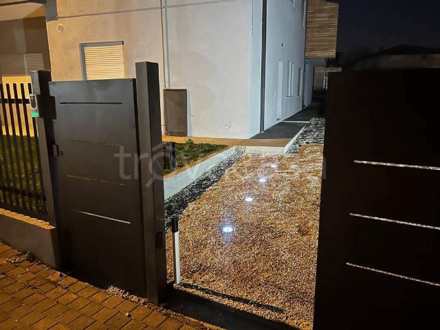 Villa Bifamiliare in in affitto da privato a Caldogno via Preazzi, 68, giardino, posto auto, terrazzo TrovaCasa