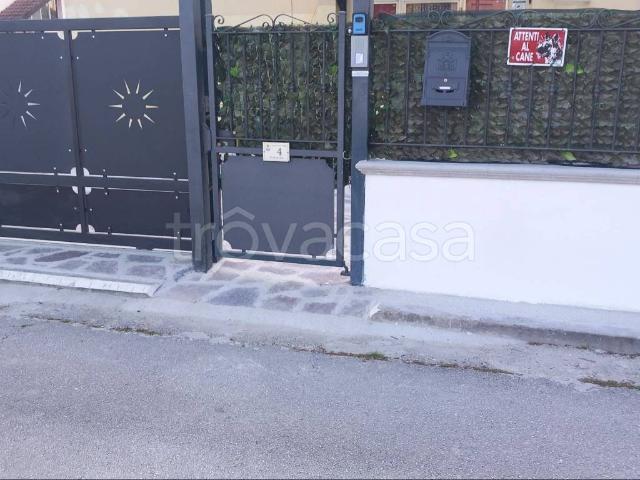 Villa Bifamiliare in in affitto da privato a Castel di Sangro via Madonna delle Grazie, giardino privato, posto auto, da privato TrovaCasa