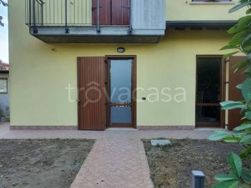 Villa Bifamiliare in in affitto da privato a Cremona via del Convento, giardino privato, posto auto, box TrovaCasa