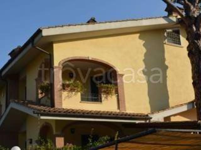 Villa Bifamiliare in in affitto da privato a Fiumicino via Numana, arredato, posto auto, da privato TrovaCasa