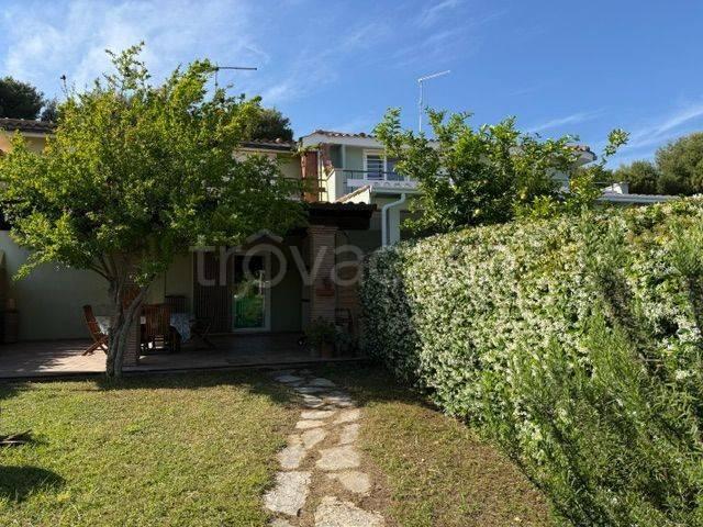 Villa Bifamiliare in in affitto da privato a Ladispoli via dei Pesci, 25, arredato, giardino privato, da privato TrovaCasa