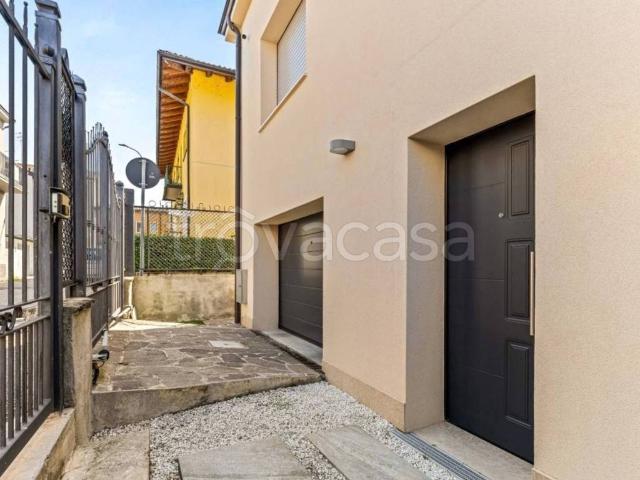 Villa Bifamiliare in in affitto da privato a Lodi via Molino della Madonna, 2, giardino privato, posto auto, box TrovaCasa