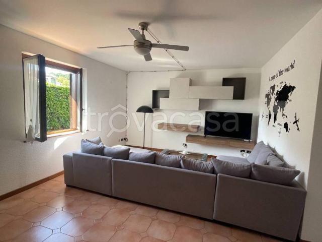 Villa Bifamiliare in in affitto da privato a Oltrona di San Mamette via Roma, 51, arredato, giardino, da privato TrovaCasa