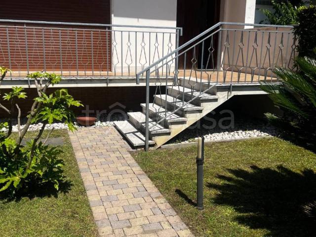 Villa Bifamiliare in in affitto da privato a Pietrasanta via Dante Alighieri, 17, giardino, box, terrazzo TrovaCasa