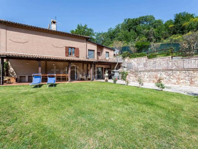 Villa Bifamiliare in in affitto da privato a Spoleto frazione Strettura, 70, giardino, da privato, lavatrice TrovaCasa