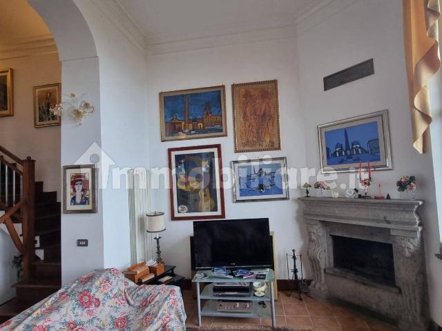 Villa bifamiliare Montecompatri viale Europa, Roma