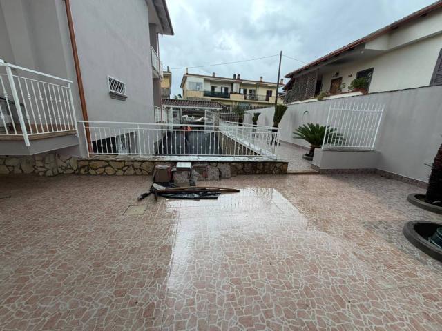 Villa bifamiliare, ottimo stato, 245 m², Licola Paese, Giugliano in Campania