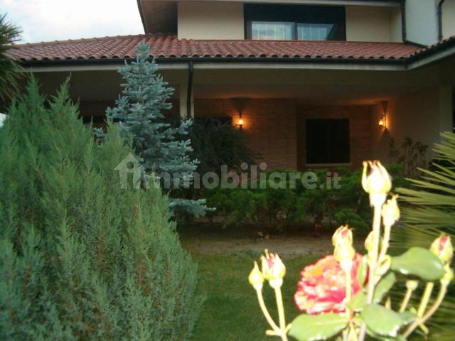 Villa bifamiliare Strada Provinciale Villa San Giovanni Nocciano 81, Nocciano