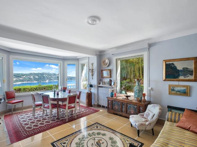 Villa bourgeoise avec vue mer panoramique – Fort potentiel d. 203m² Nice