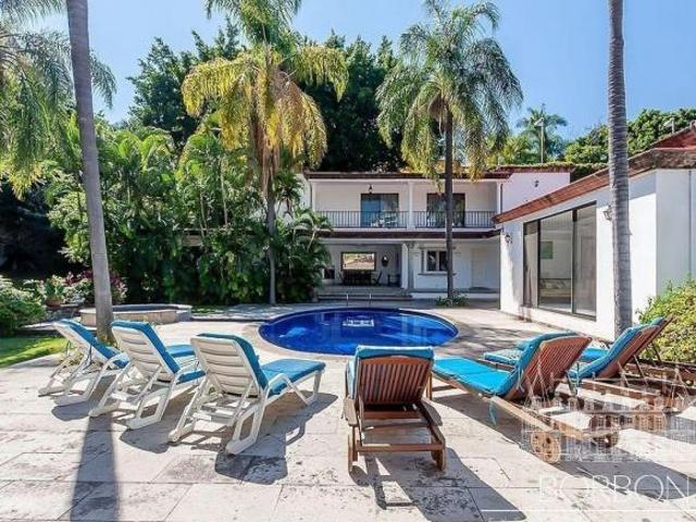 VILLA BLANCA
