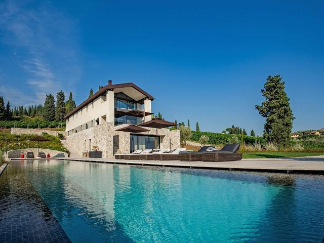 Villa Candlewick is a newly built luxury and modern design villa located amid the enchanting luscious green hills of Lucca. I