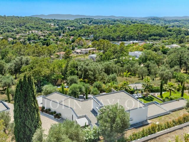 Villa californienne au cœur d'un domaine sécurisé prestigieu. 250m² Opio