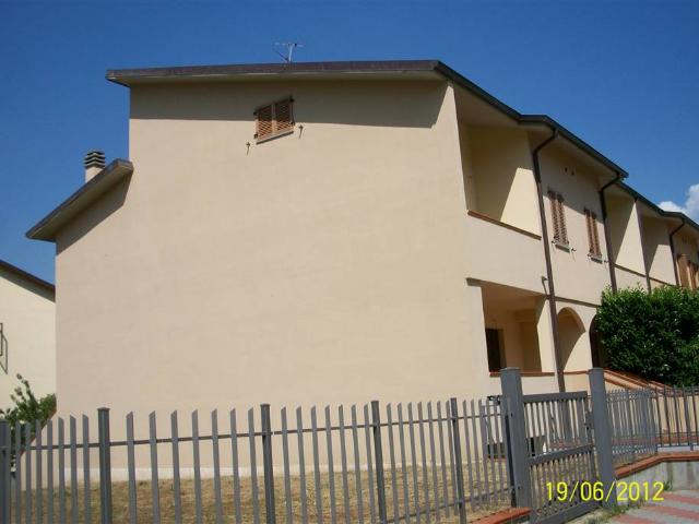 VILLA CAPOTESTA CON GIARDINO