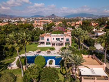 Villa / Chalet de 1069 m2 en venta en Estepona, España