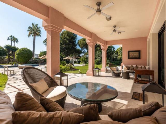 Villa / Chalet de 1069 m2 en venta en Estepona, España