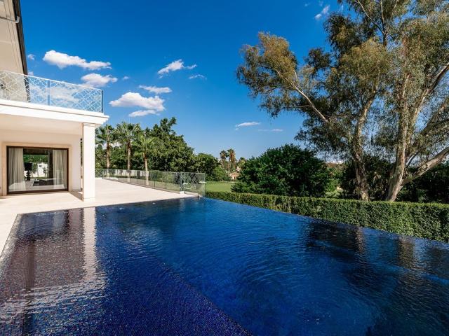 Villa / Chalet de 1023 m2 en venta en Marbella, España