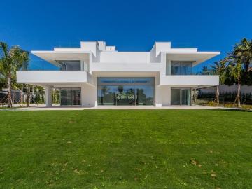 Villa / Chalet de 1100 m2 en venta en Guadalmina baja, Marbella, Provincia de Málaga, Andalucía