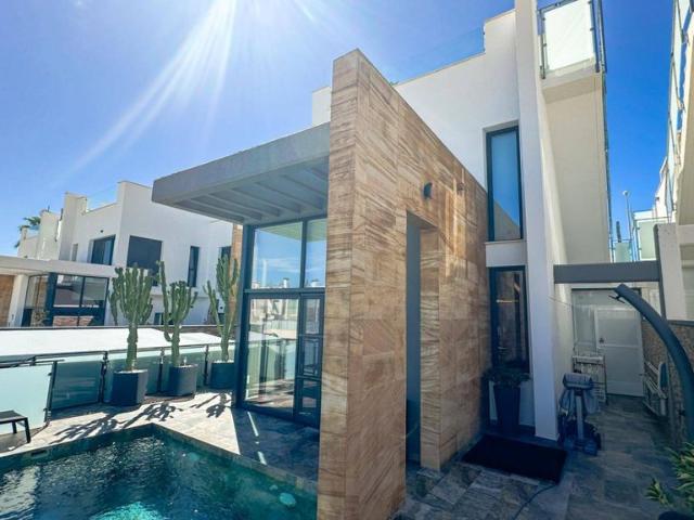 Villa / Chalet de 127 m2 en venta en Playas de Orihuela, Comunidad Valenciana