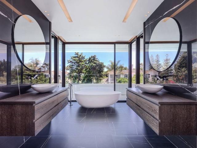 Villa / Chalet de 1204 m2 en venta en Marbella, España