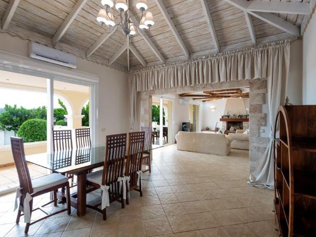 Villa / Chalet de 1300 m2 en alquiler en The Golden Mile, Marbella, Andalucía