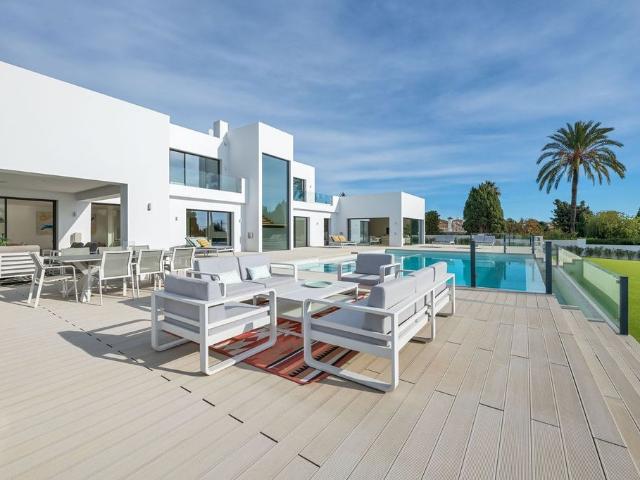 Villa / Chalet de 1500 m2 en alquiler en Estepona, España