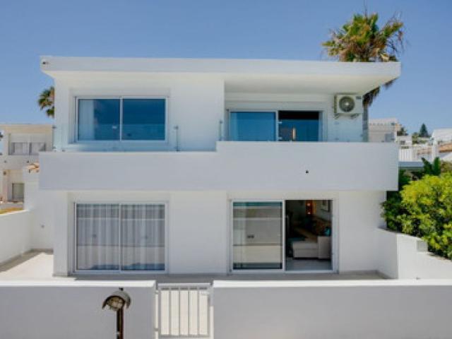 Villa / Chalet de 160 m2 en venta en Estepona, España