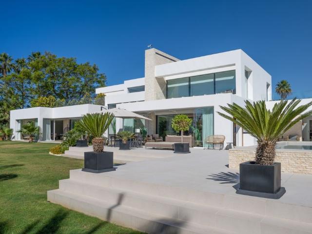 Villa / Chalet de 1758 m2 en venta en El Paraiso, Estepona, Provincia de Málaga, Andalucía