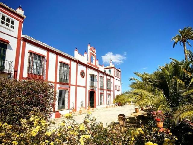 Villa / Chalet de 1918 m2 en venta en Morón de la Frontera, Andalucía