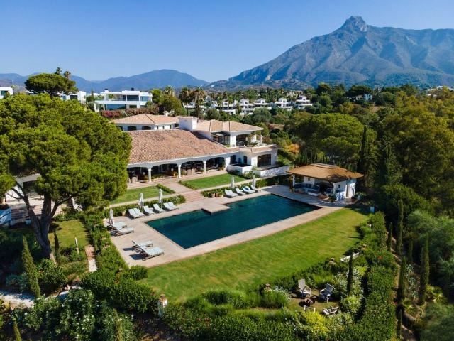 Villa / Chalet de 2001 m2 en venta en Marbella, España