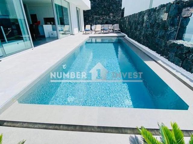 Villa / Chalet de 223 m2 en venta en Adeje, España