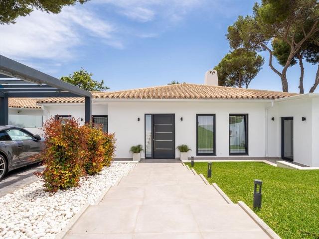 Villa / Chalet de 234 m2 en venta en Marbella, España