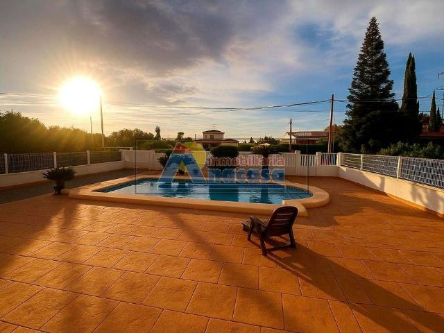 Villa / Chalet de 232 m2 en venta en Oliva, Comunidad Valenciana