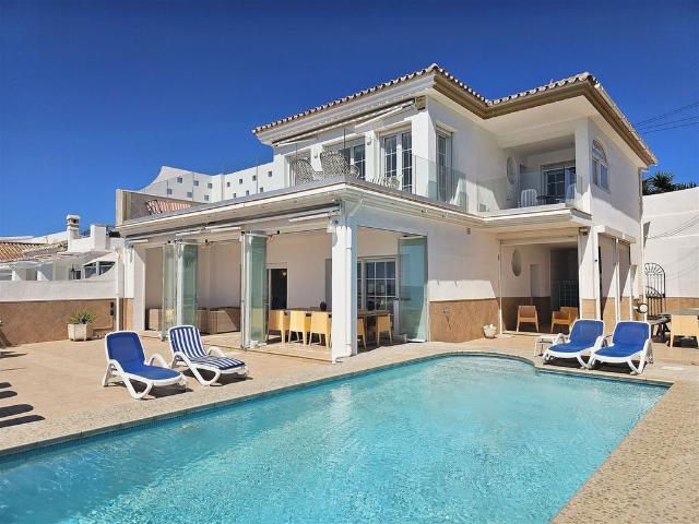 Villa / Chalet de 251 m2 en venta en El Chaparral, España