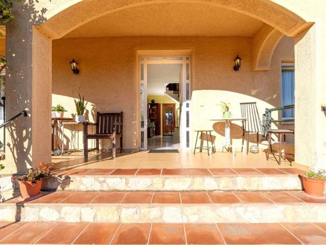 Villa / Chalet de 253 m2 en venta en Garriguella, España