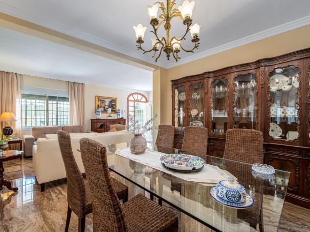 Villa / Chalet de 284 m2 en venta en Marbella, Andalucía