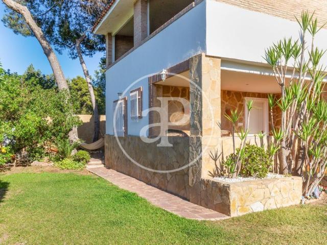 Villa / Chalet de 286 m2 en venta en Ribarroja, Comunidad Valenciana