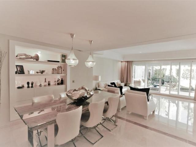 Villa / Chalet de 283 m2 en alquiler en The Golden Mile, Marbella, Andalucía