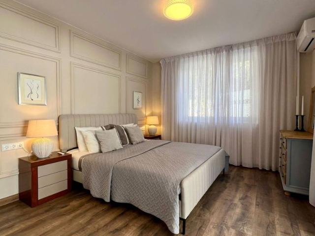 Villa / Chalet de 295 m2 en alquiler en Urbanización Marbella Este, España