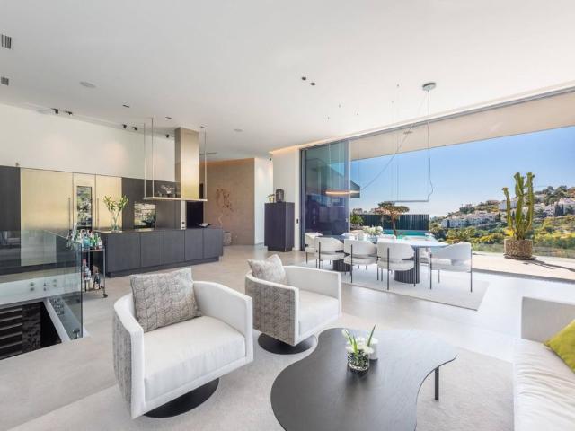 Villa / Chalet de 305 m2 en venta en Marbella, España