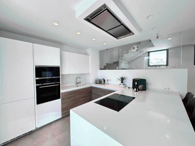 Villa / Chalet de 306 m2 en alquiler en Estepona, Andalucía