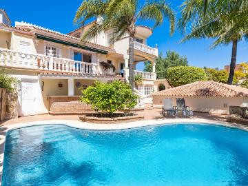 Villa / Chalet de 302 m2 en venta en Marbella, España